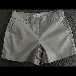 Vineyard Vines beige khaki shorts